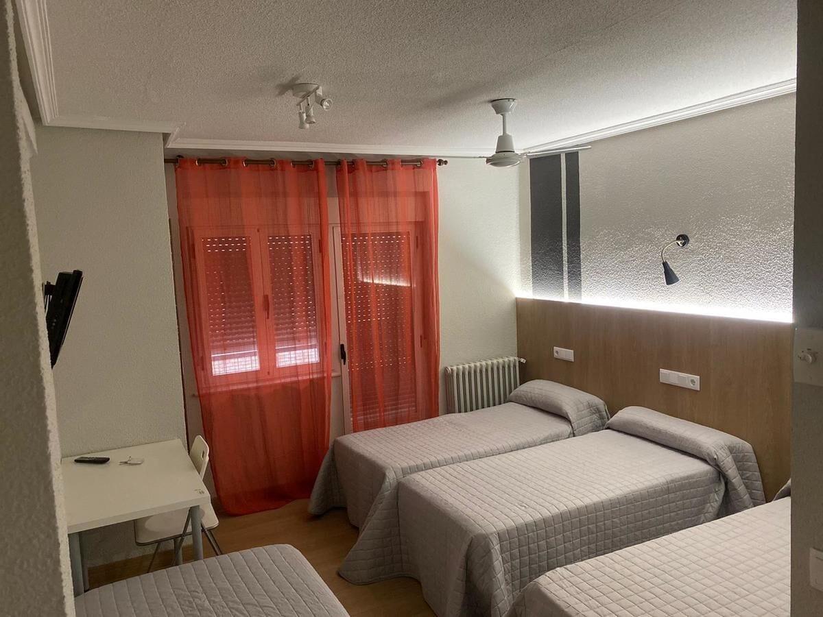 סלאמנקה Hostal Uria מראה חיצוני תמונה