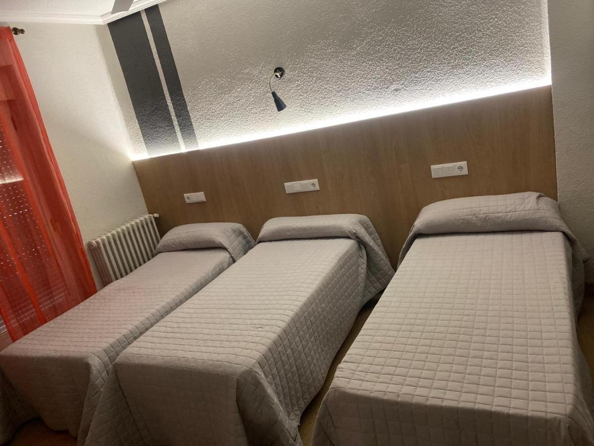 סלאמנקה Hostal Uria מראה חיצוני תמונה
